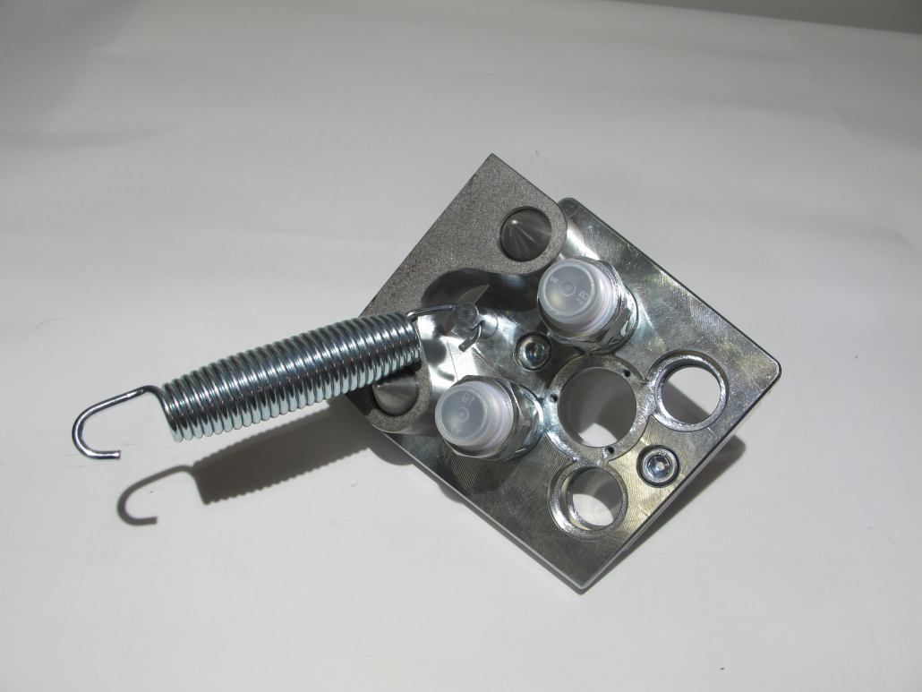 Kuppelplatte mit 2 flachdichtenden Faster Kupplungen
unter Druck kuppelbar